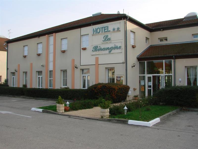 Hotel La Berangere Pérouges Exteriör bild